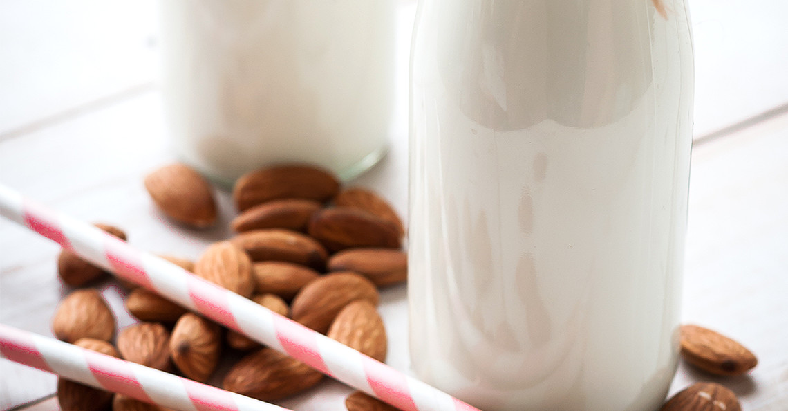 DIY: Domowe mleko migdałowe