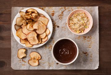 Krok po kroku: jak zrobić chipsy z owoców w bakaliowych posypkach?