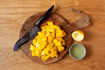 Krok po kroku: mus mango z czarną porzeczką i cukrem kokosowym