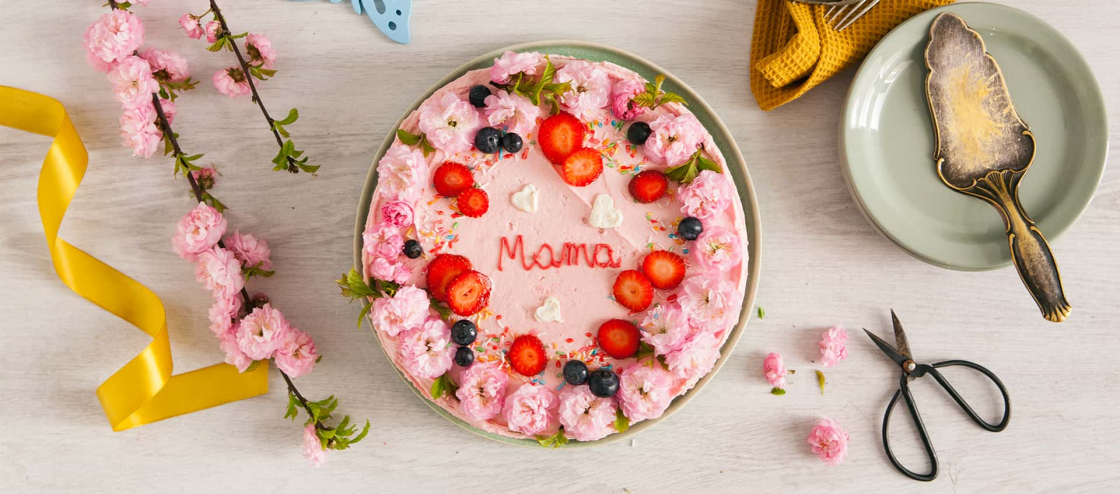 Dekorowanie tortu na Dzień Matki